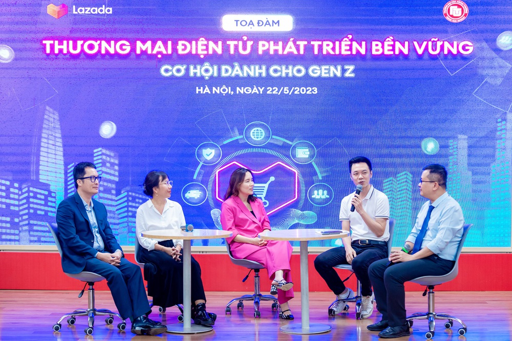 Sinh vi&ecirc;n kh&aacute;m ph&aacute; TMĐT qua hoạt động hợp t&aacute;c đ&agrave;o tạo của Lazada - Ảnh 5.