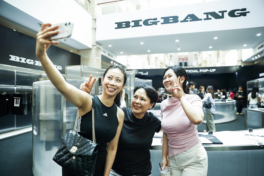 Cảnh tượng hiếm thấy tại trụ sở VPBank: Hàng nghìn người xếp hàng cả trăm mét chờ mua merchandise BIGBANG- Ảnh 7.