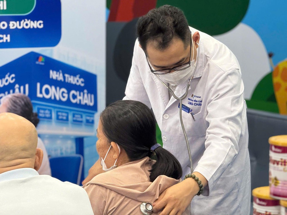 Bác sĩ đồng hành 1:1 tư vấn sức khỏe miễn phí tại Long Châu- Ảnh 3.