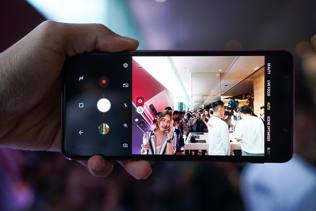 Trải nghiệm nhanh camera 3 mắt của Samsung Galaxy A7 2018 - Ảnh 3.