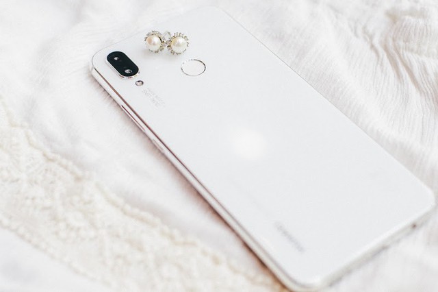 Huawei Nova 3i là minh chứng rõ rệt nhất cho thấy màu trắng chưa bao giờ nhàm chán trên smartphone - Ảnh 2.
