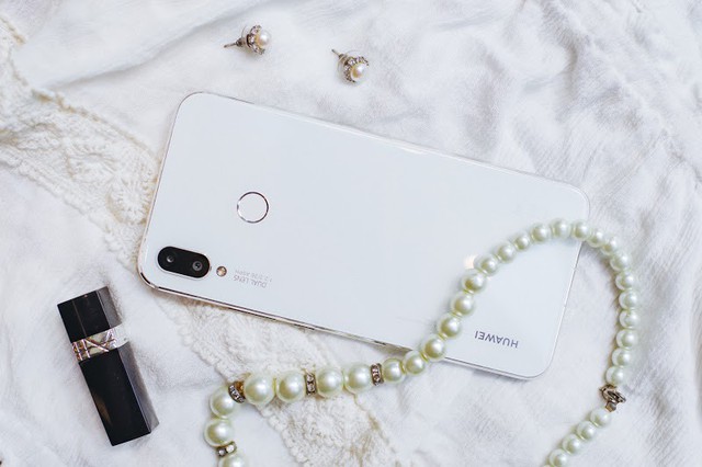 Huawei Nova 3i là minh chứng rõ rệt nhất cho thấy màu trắng chưa bao giờ nhàm chán trên smartphone - Ảnh 3.
