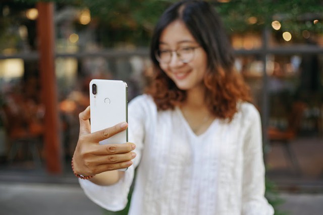 Huawei Nova 3i là minh chứng rõ rệt nhất cho thấy màu trắng chưa bao giờ nhàm chán trên smartphone - Ảnh 4.