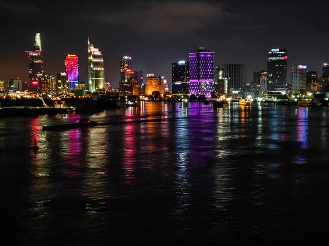 Ấn tượng sắc màu Sài Gòn về đêm qua lăng kính của OPPO R17 PRO - Ảnh 1.