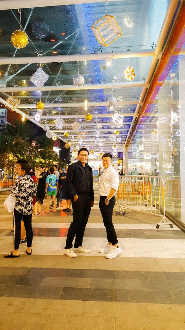 Vạn Hạnh Mall lên đèn Giáng sinh ngàn góc chụp lung linh cho bạn - Ảnh 2.