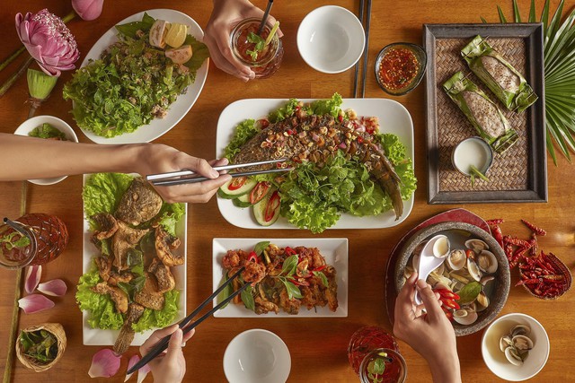 Chẳng cần &ocirc;ng gi&agrave; Noel, chỉ cần đi ăn ở những nh&agrave; h&agrave;ng n&agrave;y l&agrave; được nhận qu&agrave; khủng rồi - Ảnh 2.