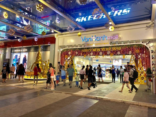 Vạn Hạnh Mall lên đèn Giáng sinh ngàn góc chụp lung linh cho bạn - Ảnh 4.