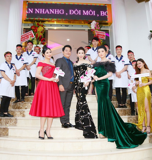 Hoa hậu Đỗ Mỹ Linh lấy trọn ánh mắt người hâm mộ trong trang phục khoe vai trần gợi cảm - Ảnh 5.