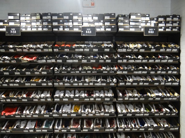 Mừng việt nam v&ocirc; địch, h&agrave;ng loạt Outlet Converse, Palladium v&agrave; Kswiss tại H&agrave; Nội giảm gi&aacute; đến 50% - Ảnh 6.