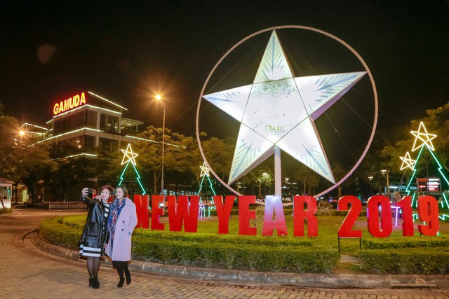 LePARC Holiday Lights - điểm check-in đang gây sốt giới trẻ Hà thành - Ảnh 3.