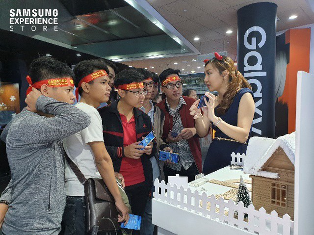 Tận hưởng kh&ocirc;ng kh&iacute; Gi&aacute;ng sinh độc đ&aacute;o tại chuỗi cửa h&agrave;ng trải nghiệm Samsung - Ảnh 2.