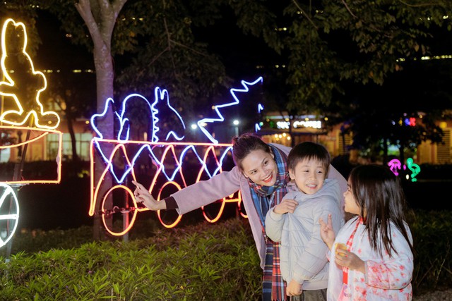 LePARC Holiday Lights - điểm check-in đang gây sốt giới trẻ Hà thành - Ảnh 4.
