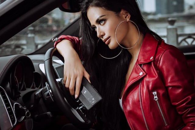 Loạt ảnh si&ecirc;u phẩm Mate 20 RS b&ecirc;n si&ecirc;u xe Porsche - Ảnh 4.
