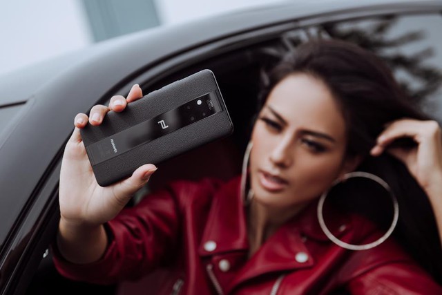 Loạt ảnh si&ecirc;u phẩm Mate 20 RS b&ecirc;n si&ecirc;u xe Porsche - Ảnh 5.