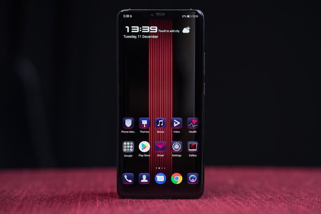 Loạt ảnh si&ecirc;u phẩm Mate 20 RS b&ecirc;n si&ecirc;u xe Porsche - Ảnh 8.