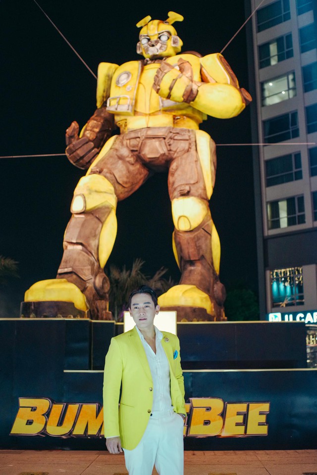 Cho&aacute;ng ngợp với m&ocirc; h&igrave;nh Bumblebee lớn nhất tại Việt Nam - Ảnh 5.