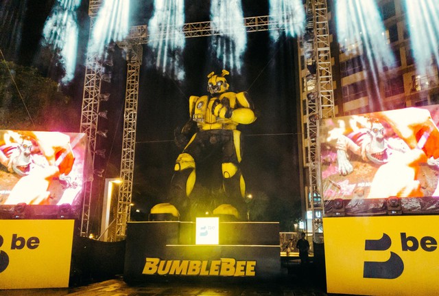 Cho&aacute;ng ngợp với m&ocirc; h&igrave;nh Bumblebee lớn nhất tại Việt Nam - Ảnh 7.