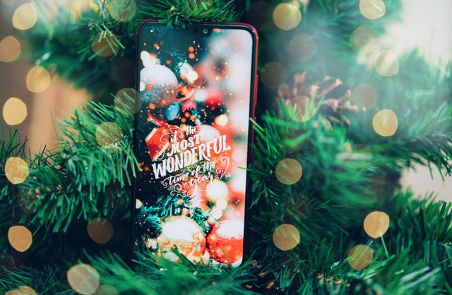 Bộ bí kíp lựa smartphone làm quà tặng bạn gái dịp Giáng Sinh chắc chắn khiến nàng đổ rụp - Ảnh 1.