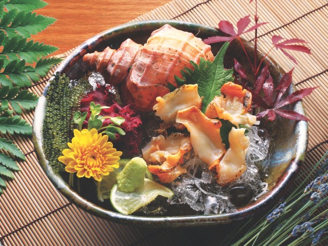Sửng sốt với mực sống chế biến theo phong cách Nhật Bản tại Sushi Hokkaido Sachi - Ảnh 4.