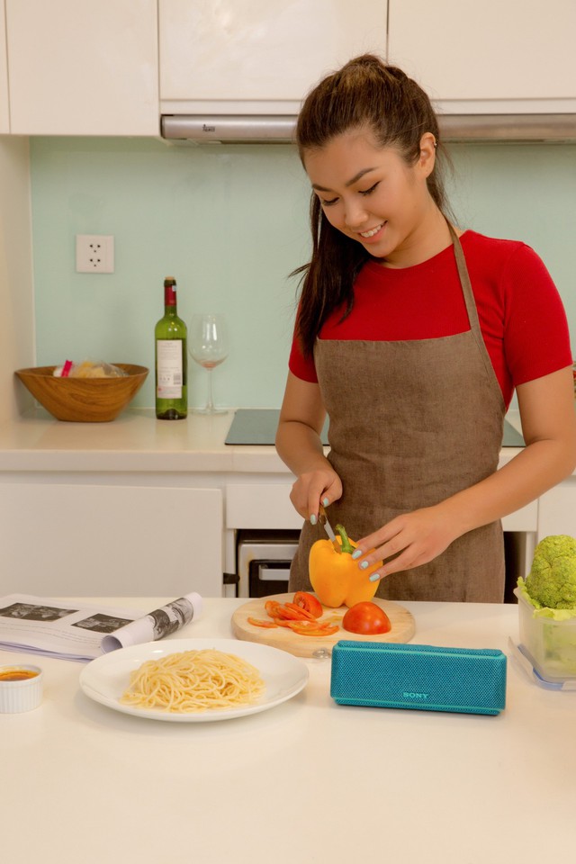 Gi&aacute;ng sinh năm n&agrave;o cũng ở ngo&agrave;i đường, ai ngờ ở nh&agrave; quẩy vui hơn! - Ảnh 1.