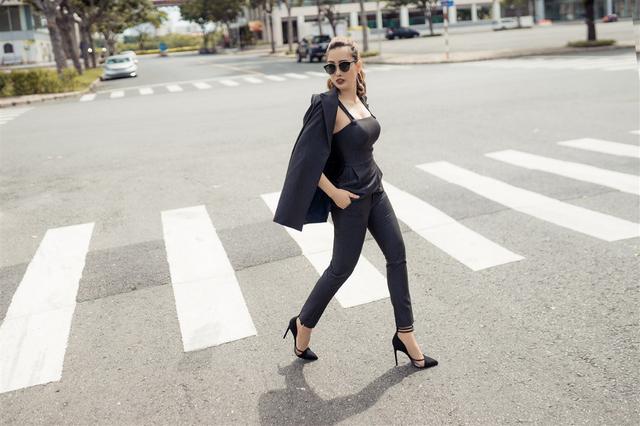 Học hỏi gu thời trang street style đầy đẳng cấp của hoa kh&ocirc;i L&ecirc; Nh&atilde; Băng - Ảnh 7.