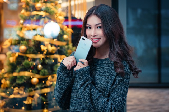 Gi&aacute;ng sinh lung linh c&ugrave;ng phi&ecirc;n bản đặc biệt Xanh Phỉ Th&uacute;y của OPPO F9 - Ảnh 2.