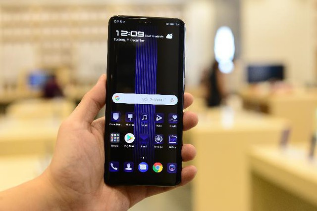 Người dùng khen thiết kế, mê camera của Porsche Design Huawei Mate 20 RS - Ảnh 2.