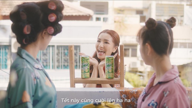 Ho&aacute; th&acirc;n th&agrave;nh &ldquo;n&agrave;ng ti&ecirc;n ho&agrave; giải, B&iacute;ch Phương vừa lầy vừa dễ thương hết cỡ trong MV &ldquo;Chuyện cũ bỏ qua - Ảnh 5.