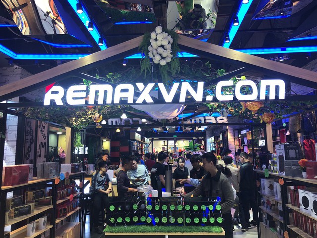 Tưng bừng sự kiện tri &acirc;n kh&aacute;ch h&agrave;ng lớn nhất trong năm của Remax - Ảnh 1.