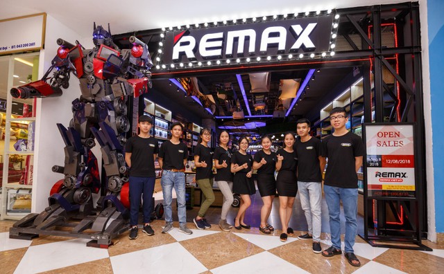 Tưng bừng sự kiện tri &acirc;n kh&aacute;ch h&agrave;ng lớn nhất trong năm của Remax - Ảnh 2.
