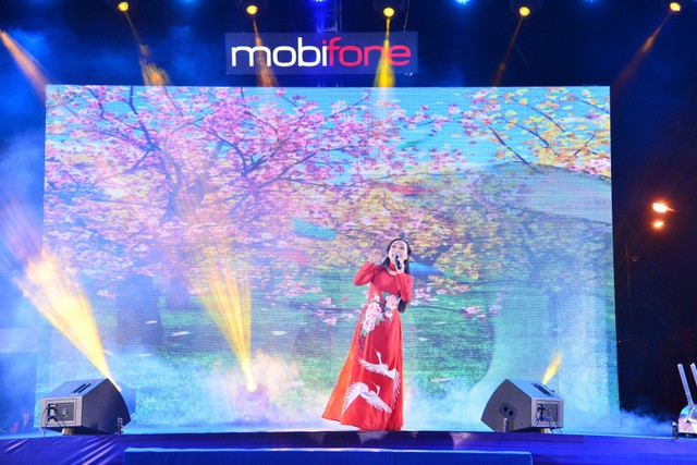 Lam Tường, Phi Nhung, H&agrave; V&acirc;n X-Factor, Hồ Quang Hiếu hội ngộ h&aacute;t mừng năm mới với c&ocirc;ng nh&acirc;n xa xứ - Ảnh 5.