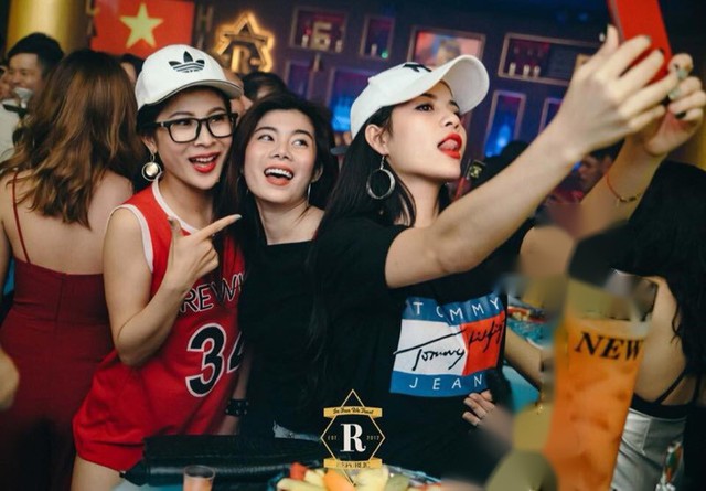 Thỏa sức Countdown, ch&agrave;o mừng năm mới tại phố T&acirc;y B&ugrave;i Viện - Ảnh 2.