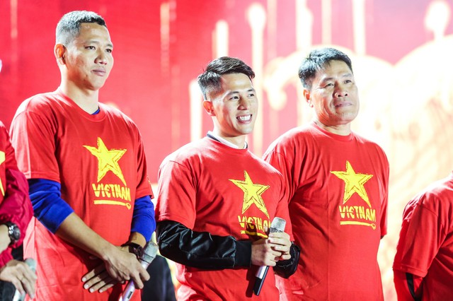 Sống trọn tình yêu bóng đá trong Đại nhạc hội Tự hào Việt Nam - Ảnh 5.