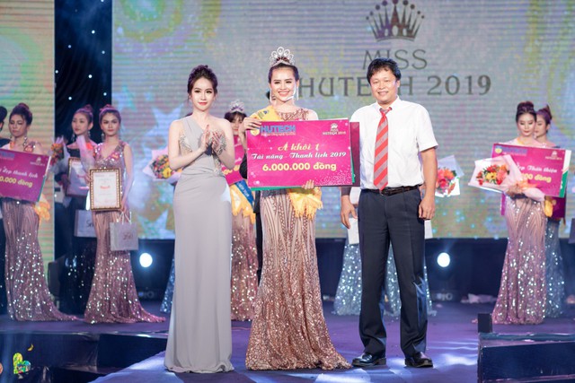 CEO – Doanh nhân Huyền Cò: Giám khảo quyền lực đêm Gala Chung kết Miss HUTECH 2019 - Ảnh 10.