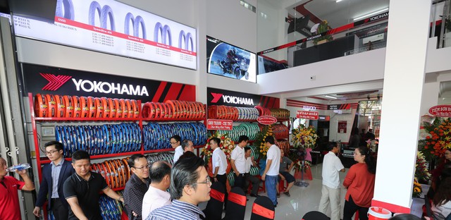 Khách hàng háo hức tham dự khai trương cửa hàng YIS đầu tiên ở Cần Thơ - Ảnh 3.