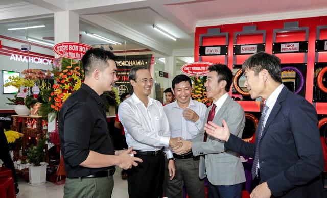 Kh&aacute;ch h&agrave;ng h&aacute;o hức tham dự khai trương cửa h&agrave;ng YIS đầu ti&ecirc;n ở Cần Thơ - Ảnh 5.