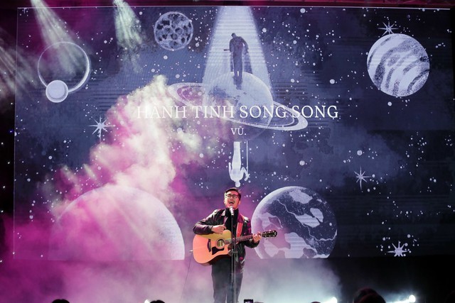 Vũ &ldquo;lạ l&ugrave;ng&rdquo; l&agrave;m kh&aacute;ch mời VAS Hanoi Golden Night 2018 - Ảnh 1.