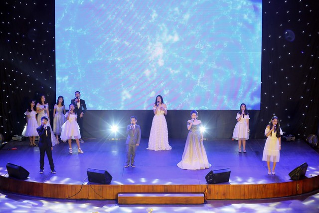 Vũ &ldquo;lạ l&ugrave;ng&rdquo; l&agrave;m kh&aacute;ch mời VAS Hanoi Golden Night 2018 - Ảnh 2.