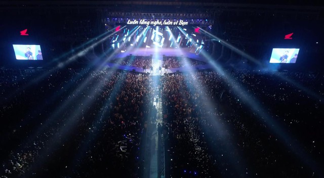 “Cán mốc” 48.000 khán giả, đêm nhạc công nghệ hologram thành công rực rỡ tại Hà Nội - Ảnh 10.
