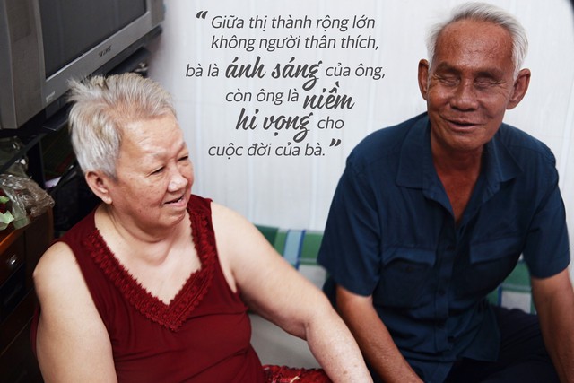 Chuyện tình sâu đậm của ông cụ 70 tuổi mù lòa ở Sài Gòn, 25 năm bán bánh nuôi vợ bệnh tật - Ảnh 3.