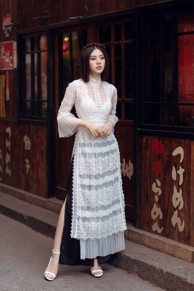 Duyên dáng và năng động khi diện áo dài như Jolie Nguyễn - Ảnh 2.