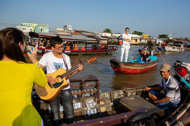 Đàm Vĩnh Hưng khiến người hâm mộ “rụng tim” với tình khúc bolero bất hủ ngay trên chợ nổi Cái Răng - Ảnh 3.