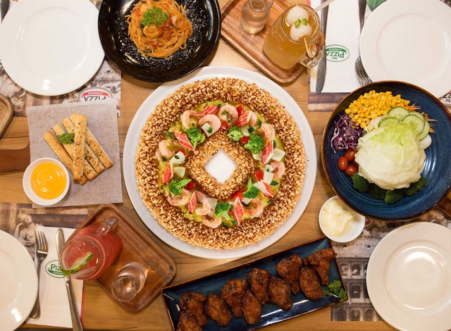 Chiếc bánh pizza nổi bật trong bức tranh dân gian và mong muốn gìn giữ giá trị Tết xưa - Ảnh 3.