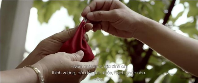 &ldquo;Đầu năm trao muối&rdquo; &ndash; Bộ phim &yacute; nghĩa về gia đ&igrave;nh lấy kh&ocirc;ng &iacute;t nước mắt của người trẻ - Ảnh 5.