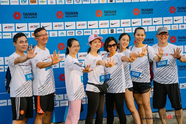 Điểm lại những hình ảnh đẹp từ sự kiện HCMC Marathon 2019 powered by Taiwan Excellence cho một năm mới sôi động - Ảnh 1.