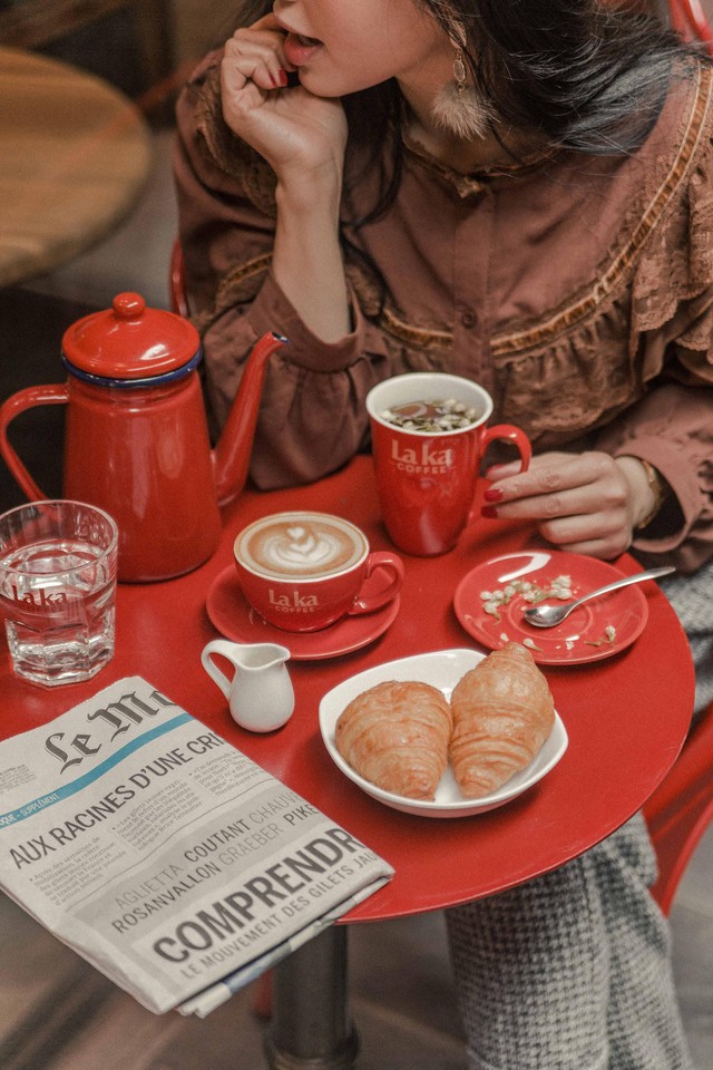 Quán cà phê đỏ rực như Paris tại Hà Nội mà bạn nhất định phải check-in dịp Tết này - Ảnh 8.