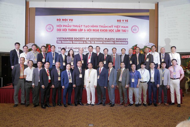GS.TS Nguyễn T&agrave;i Sơn: C&aacute;c bạn trẻ đừng nghĩ rằng cứ mũi d&agrave;i, cằm nhọn l&agrave;&hellip; tuyệt phẩm - Ảnh 4.