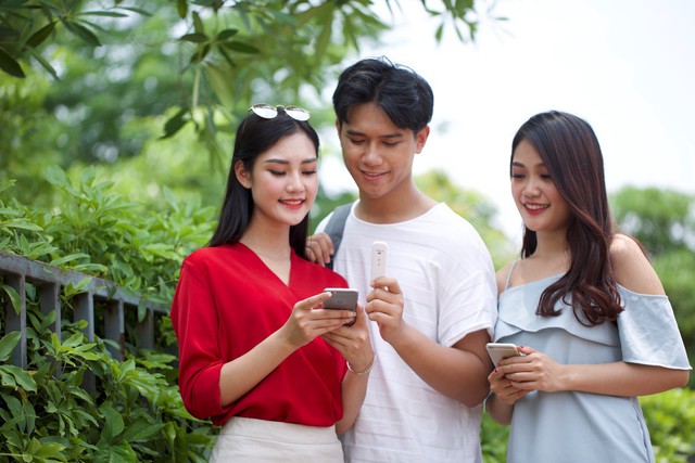 D&ugrave;ng data khi xuất ngoại, tưởng kh&ocirc;ng dễ m&agrave; dễ kh&ocirc;ng tưởng - Ảnh 1.