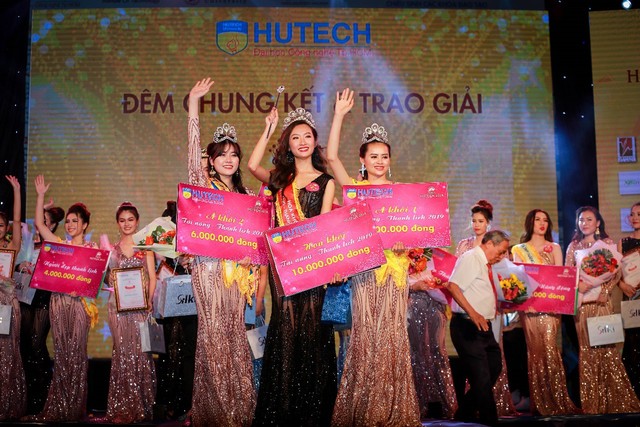 Á hậu Thúy An giản dị về trường dự Chung kết Miss HUTECH 2019 - Ảnh 4.