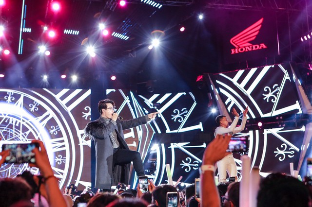 Mỹ Tâm, Noo Phước Thịnh, Bích Phương và dàn sao “khủng” cháy hết mình cùng hơn 36.000 khán giả tại đêm nhạc công nghệ - Ảnh 5.
